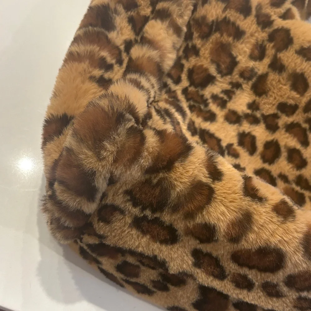 Leopard Print Faux Fur Tote Bag - Picture 2 of 7